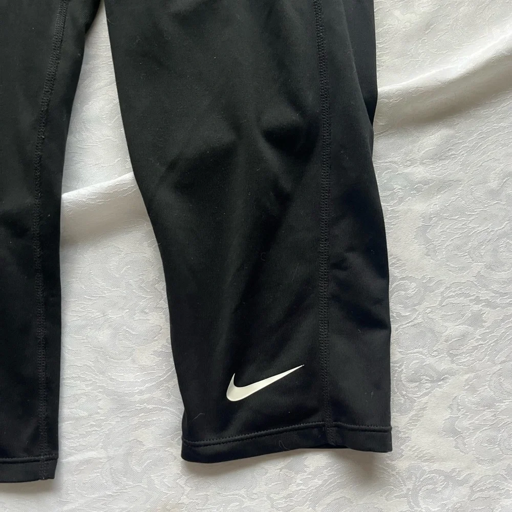 Nike Kids Black Athletic Bottoms capris size xl
